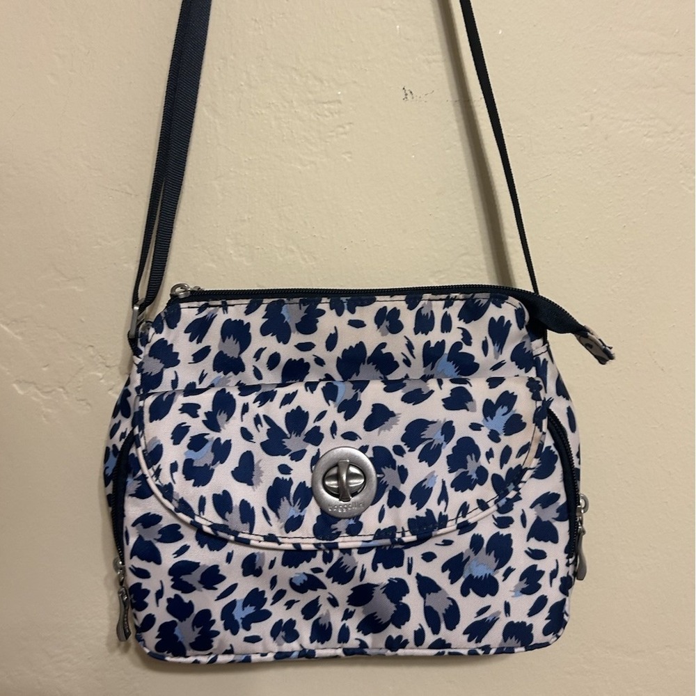 Baggallini Floral Cheetah Turn Lock Crossbody Canvas Bag Pockets Zip Purse